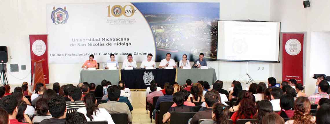 Sostienen encuentro con estudiantes de Lázaro Cárdenas Magistrados del Tribunal de Justicia Administrativa del Estado de Michoacán